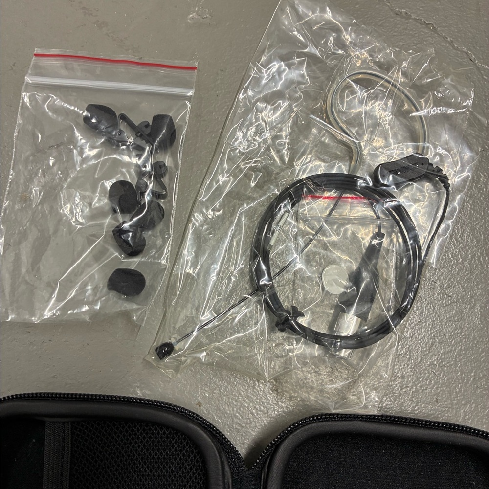 Shure MX153T/O-TQG Microflex
Omnidirectional Earset Mic with TQG
Connection - Picture 4 of 4